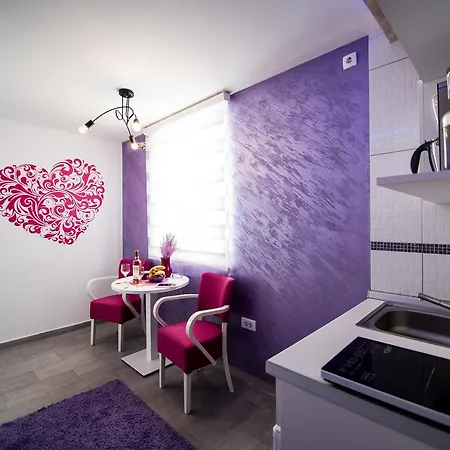 Blue House Apartment *