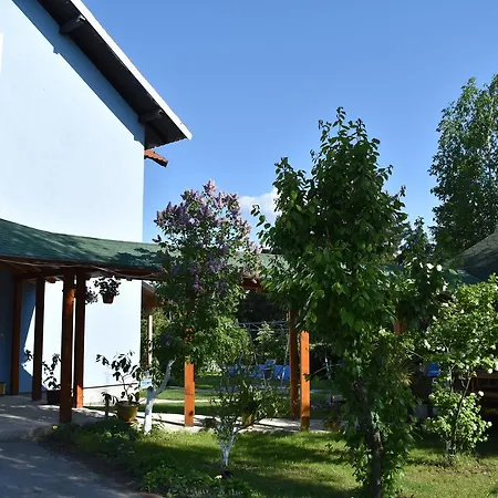 Blue House Apartment *