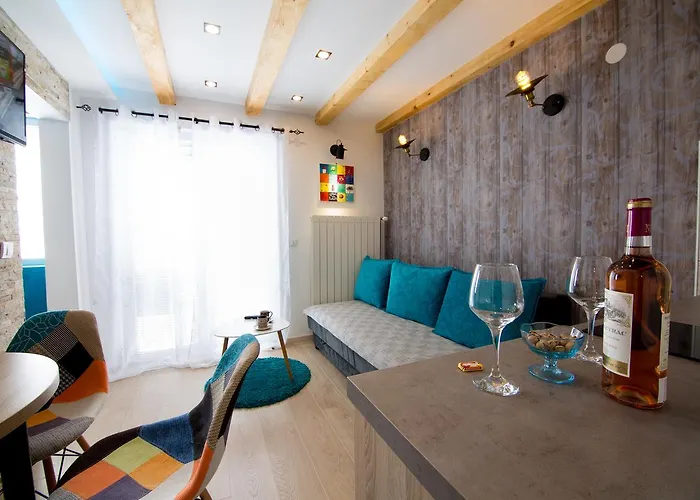 아파트 Blue House