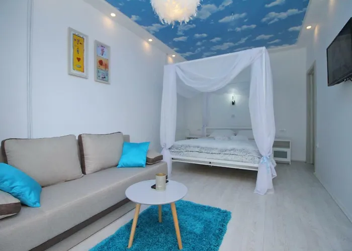 Blue House 즐라티보